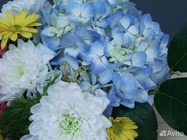 Цветы в корзине