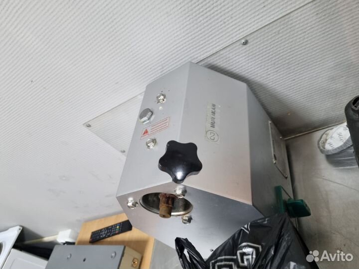 Ленточная пила, мясорубка, столы нерж., весы, ящик