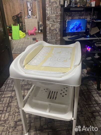 Пеленальный столик с ваночкой внутри