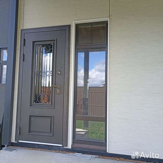 Дверь в частный дом с терморазрывом