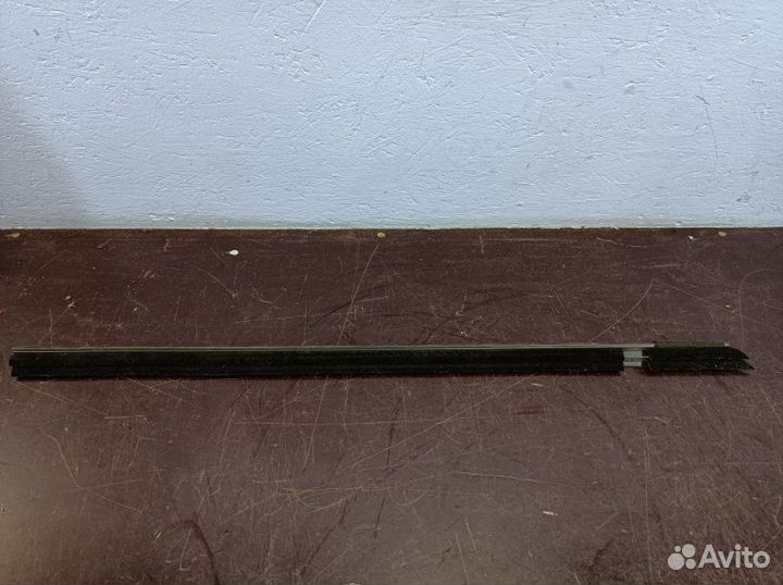 Уплотнитель стекла задний правый Chevrolet Aveo