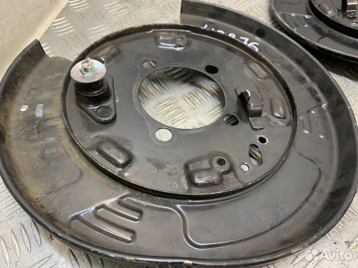 Щит опорный задний Toyota Highlander GSU55 2grfe