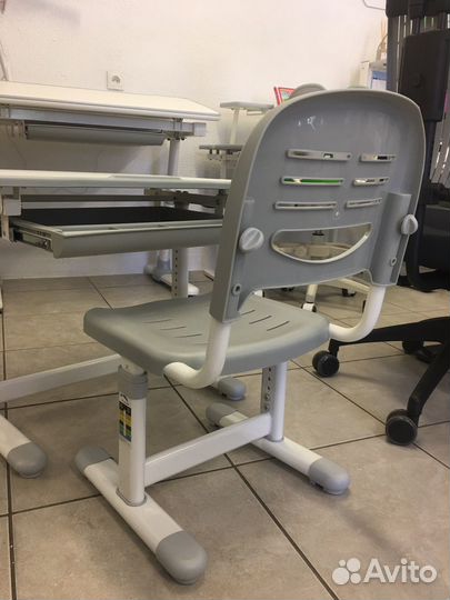 Комплект детской мебели растущая парта и стул