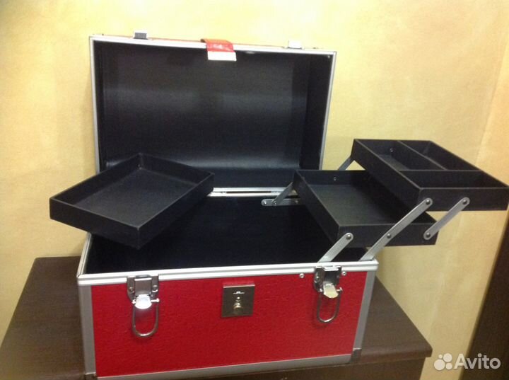Чемодан для косметики (визажиста)