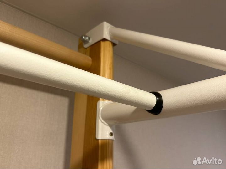 Деревянная шведская стенка с турником