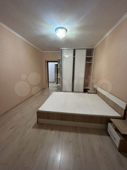 2-к. квартира, 57 м², 2/8 эт.