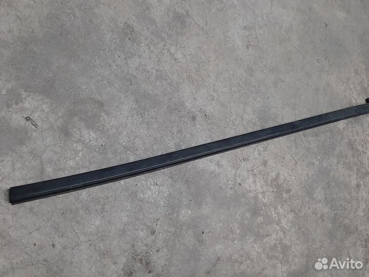 Молдинг лобового стекла левый RAV 4 30 (2006-12)