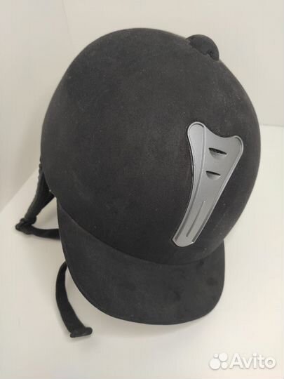 Для верховой езды: шлемы, ботинки, сапоги, краги