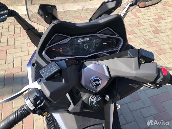 Макси скутер SYM cruisym 300