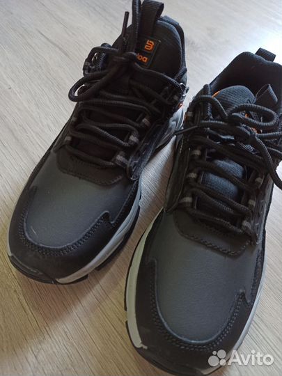 Кроссовки подростковые