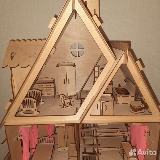 Кукольный домик с мебелью