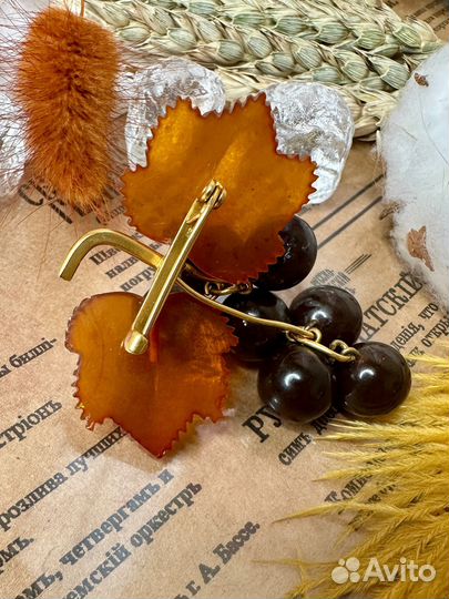 Винтажная брошь янтарь