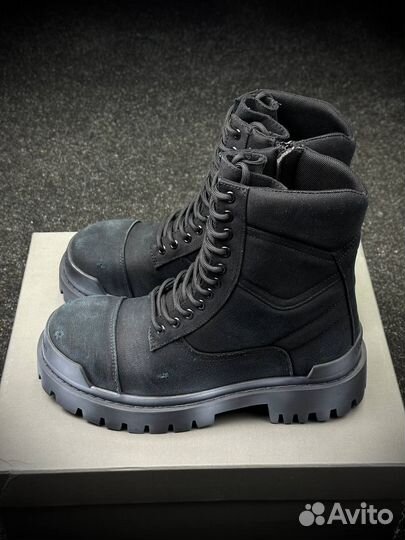 Ботинки Balenciaga strike boots