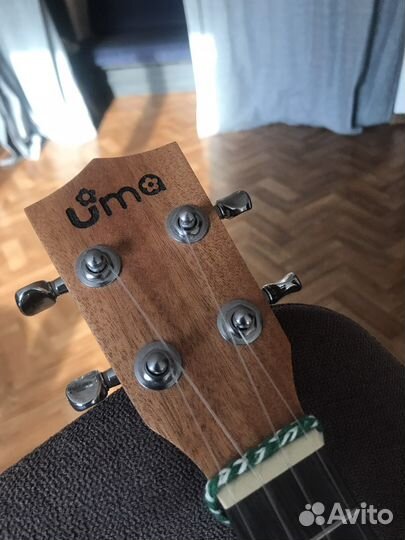 Uma гитара укулеле