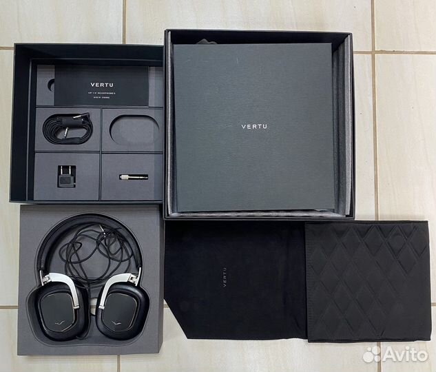Наушники Vertu.Вещь для тех кто в теме