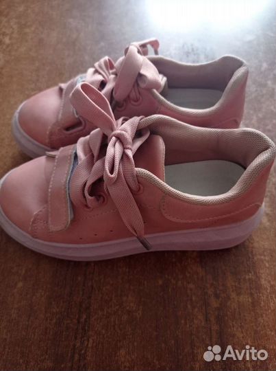 Кроссовки для девочки