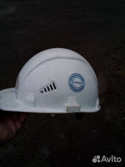 Каска белая