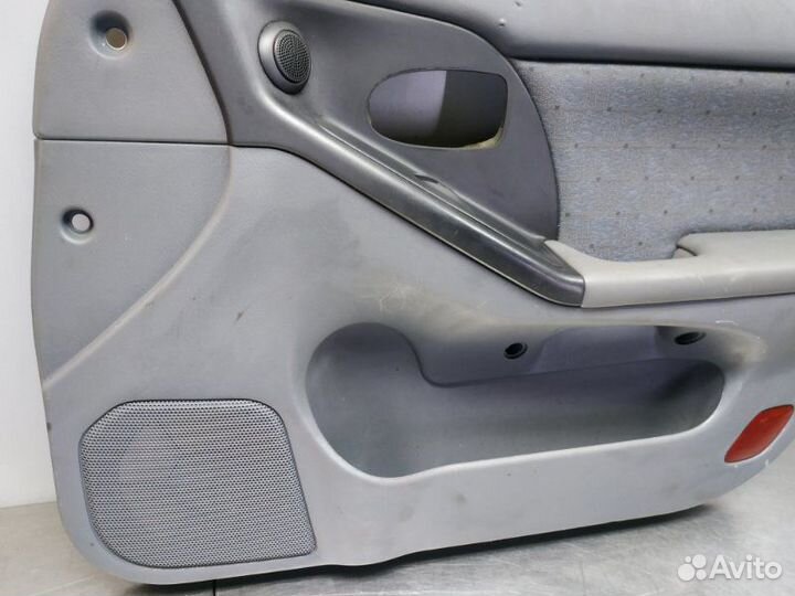 Обшивка двери передняя правая Hyundai Elantra XD