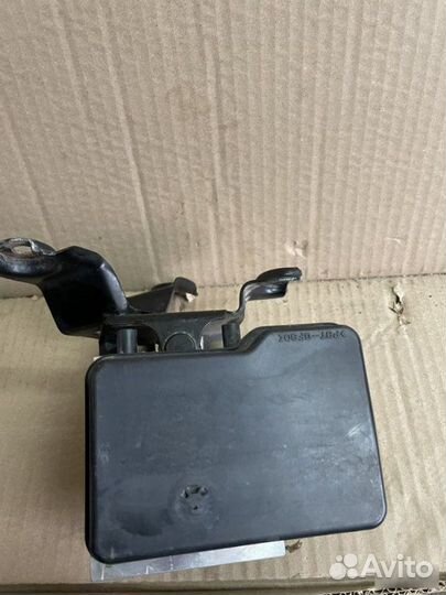 Блок ABS Toyota Hilux 7