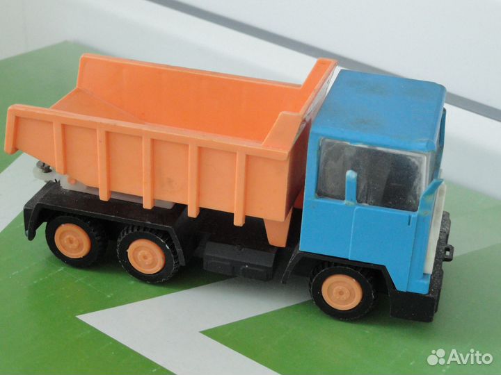 Самосвал с откидным кузовом детская игрушка СССР