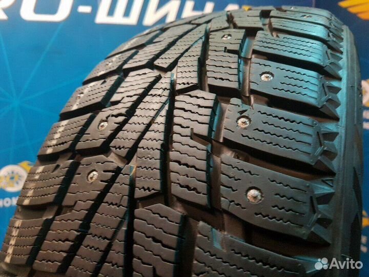 Roadstone Winguard Spike 215/50 R17