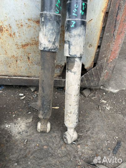 Стойки задние W140