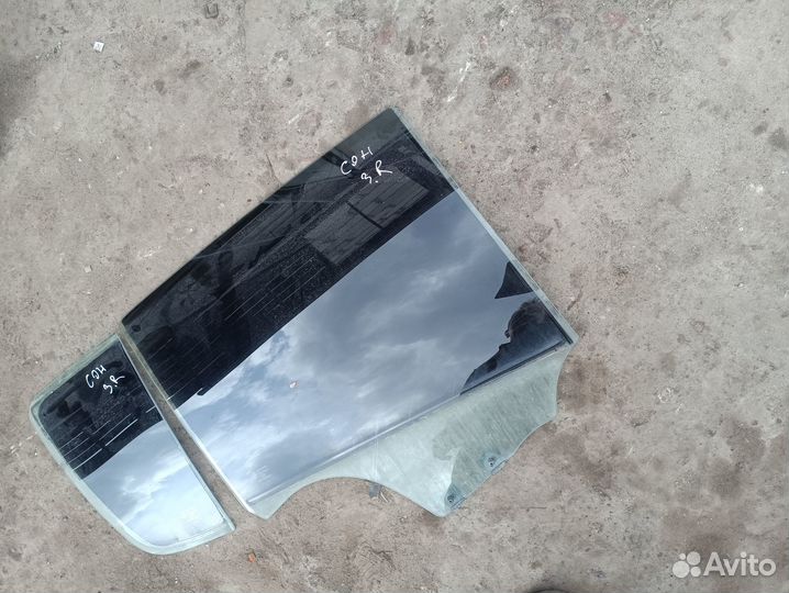 Стекло задней правой двери Renault Sandero