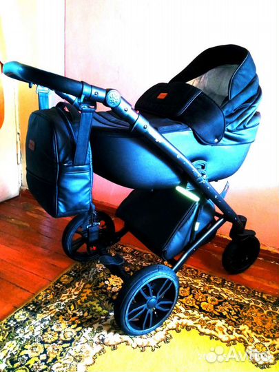 Коляска 2 в 1 эко кожа с надувными колесами