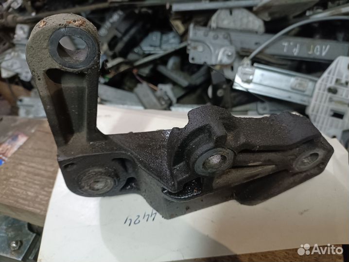 Кронштейн МКПП Mazda 3 BK