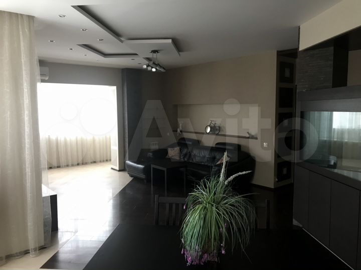 2-к. квартира, 76 м², 8/10 эт.