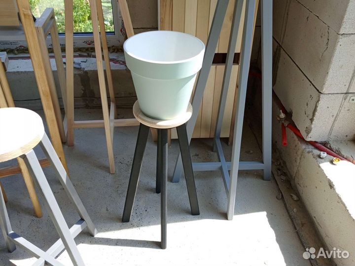 Подставка для цветов деревянная