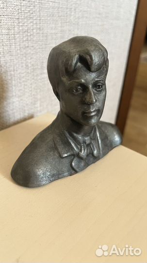 Бюст Есенина