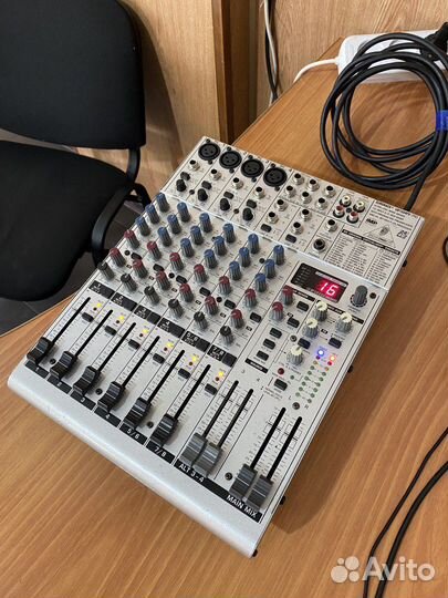 Микшер - behringer ub1204fx pro