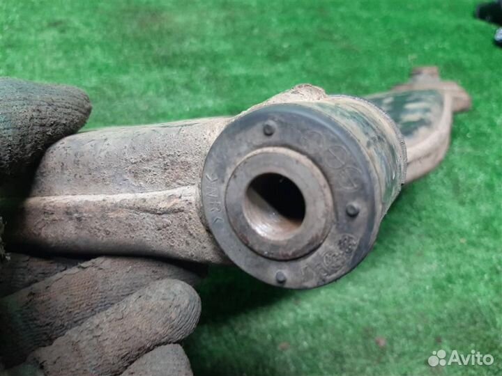 Рычаг передний правый нижний Mitsubishi Grandis 2