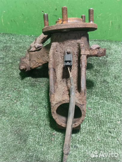 Кулак передний левый Mazda 3 (BK) 2008