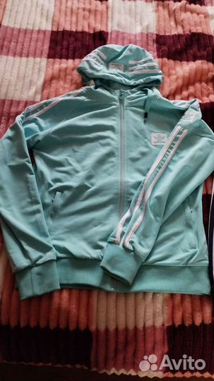 Женский спортивный костюм