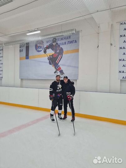 Тренер по хоккею и катанию на коньках