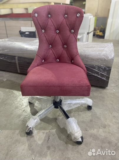 Стул на колесиках