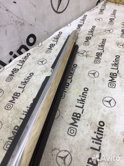 Молдинг стекла задний правый Mercedes Cls-Class