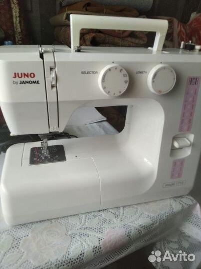 Швейная машина Juno