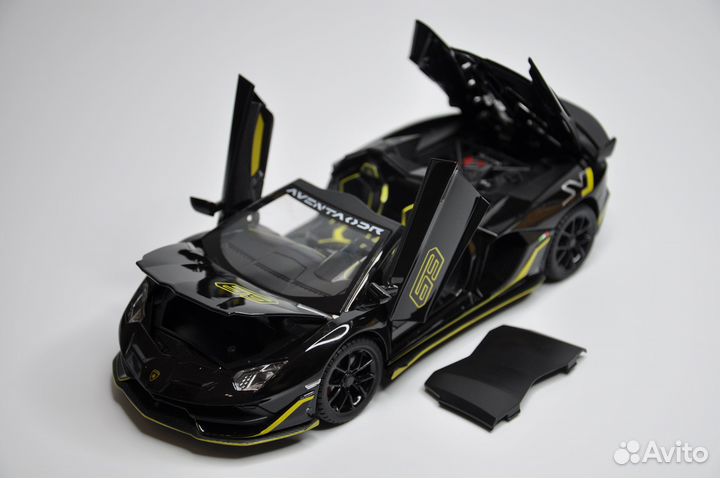 Модель автомобиля Lamborghini Aventador SVJ металл