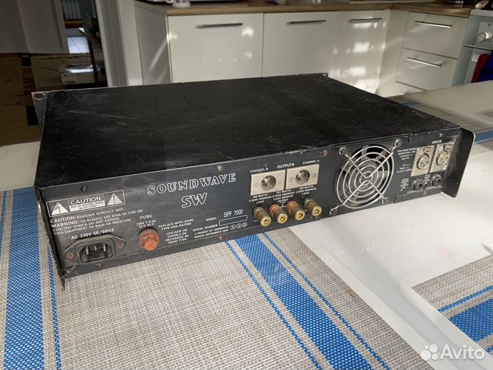 Soundwave SPF 7000 (усилитель эстрадный)