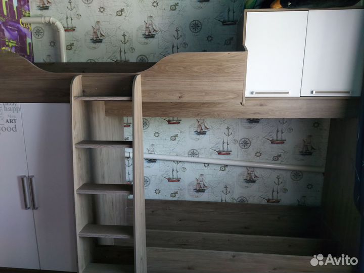 Кровать двухьярусная