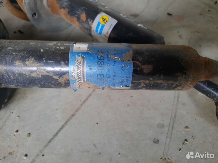 Стойка передняя Фольксваген Пассат В5