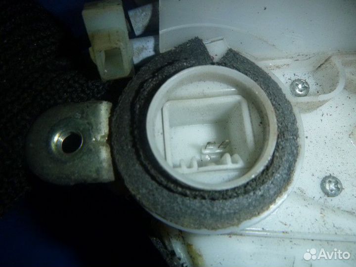 Замок двери задней левой honda civic 4D 2006