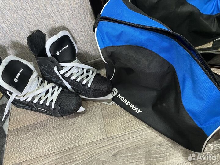 Коньки хоккейные с сумкой