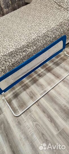 Защитный бортик для кровати