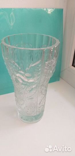 Наборы кофейный, хрустальные вазы и графин