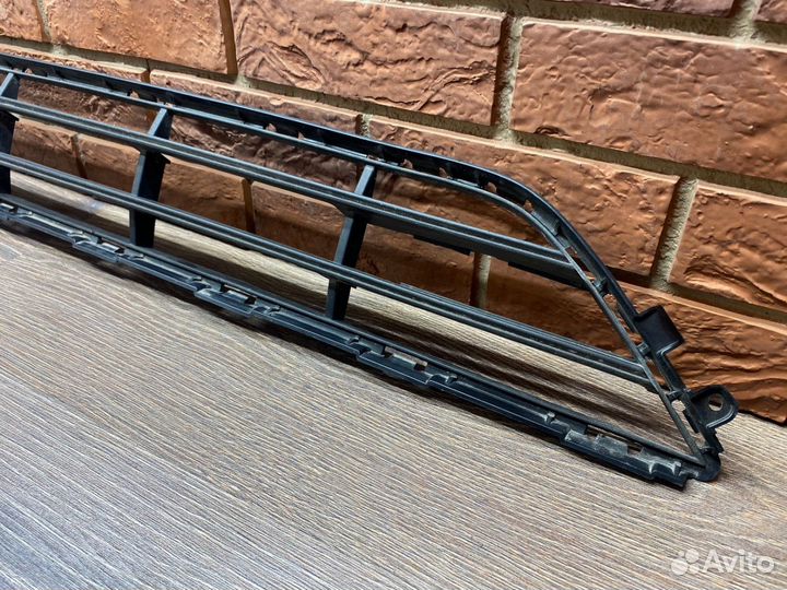 Решётка в бампер центральная Volvo XC90 2015-2020