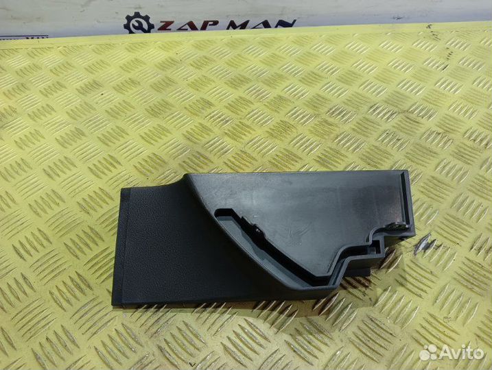 Накладка внутренняя на корпус предохранителей Man